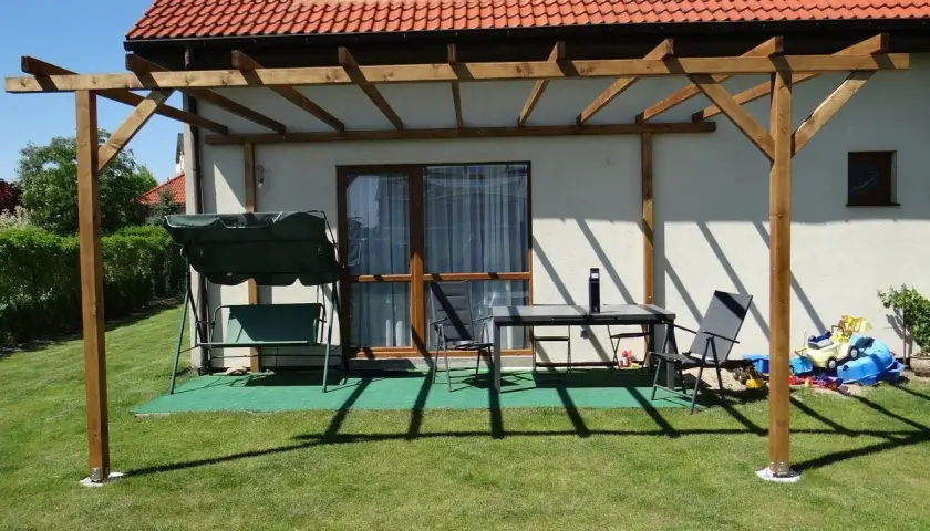 Jaką kantówkę na pergolę wybrać, aby uniknąć problemów z trwałością?